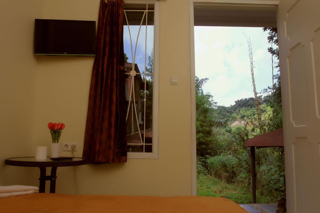 Bantal Guling Villa Lembang Exterior foto